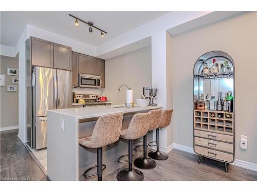 810-85 Robinson Street, Hamilton, ON - Indoor Photo Showing Kitchen