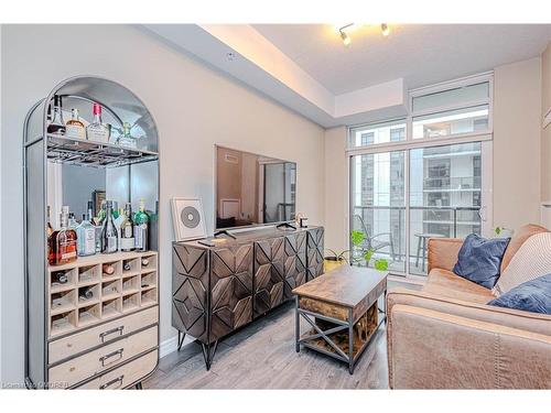 810-85 Robinson Street, Hamilton, ON - Indoor Photo Showing Living Room