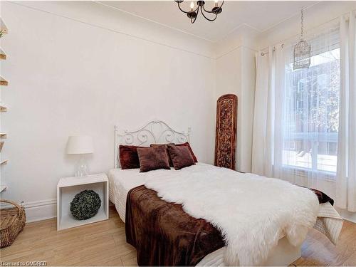 12 William Street, Hamilton, ON - Indoor Photo Showing Bedroom