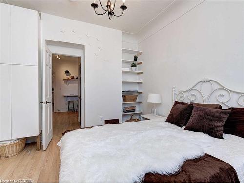 12 William Street, Hamilton, ON - Indoor Photo Showing Bedroom