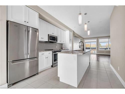 16-60 Arkell Road, Guelph, ON - Indoor Photo Showing Kitchen With Upgraded Kitchen