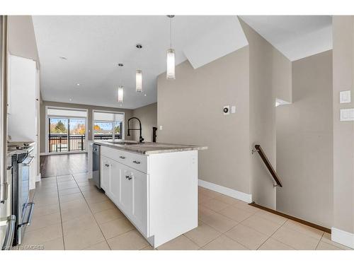 16-60 Arkell Road, Guelph, ON - Indoor Photo Showing Kitchen With Upgraded Kitchen