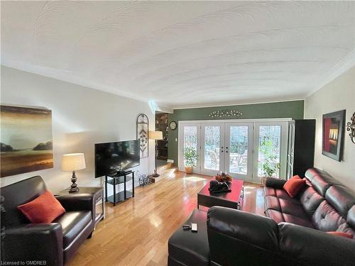 184 Dundas Street E, Waterdown, ON - Indoor Photo Showing Living Room