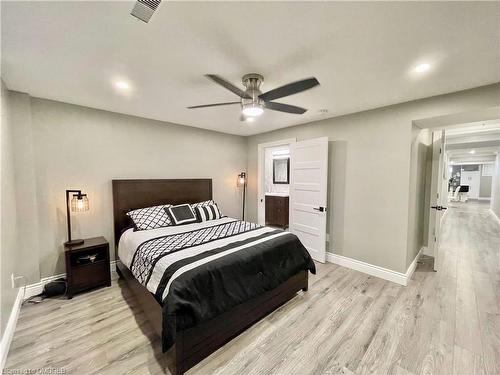 184 Dundas Street E, Waterdown, ON - Indoor Photo Showing Bedroom