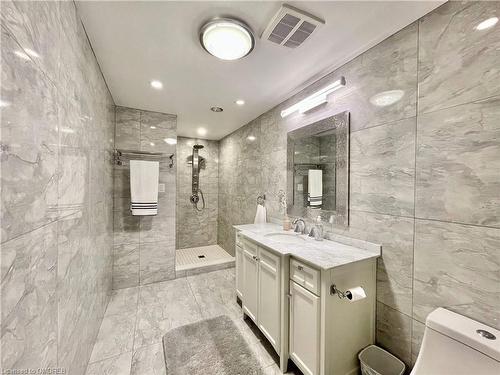 184 Dundas Street E, Waterdown, ON - Indoor Photo Showing Bathroom