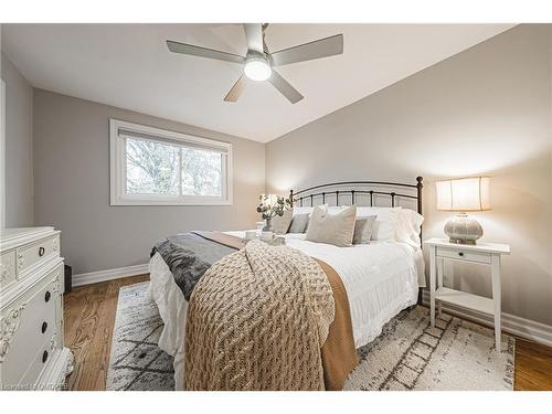 665 Montego Crescent, Burlington, ON - Indoor Photo Showing Bedroom