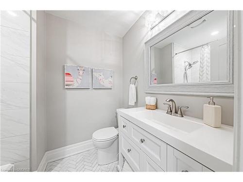 665 Montego Crescent, Burlington, ON - Indoor Photo Showing Bathroom