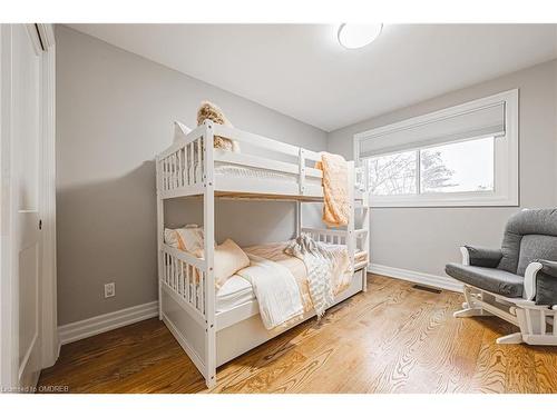 665 Montego Crescent, Burlington, ON - Indoor Photo Showing Bedroom