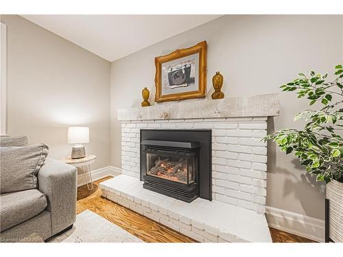 665 Montego Crescent, Burlington, ON - Indoor Photo Showing Living Room With Fireplace