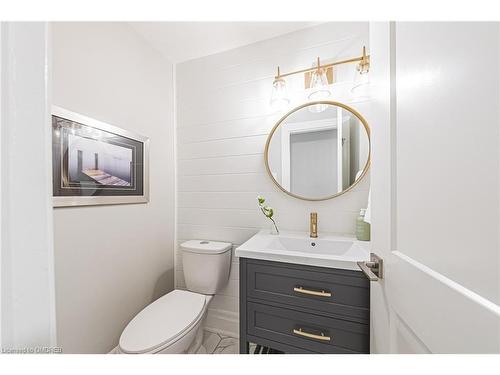 665 Montego Crescent, Burlington, ON - Indoor Photo Showing Bathroom