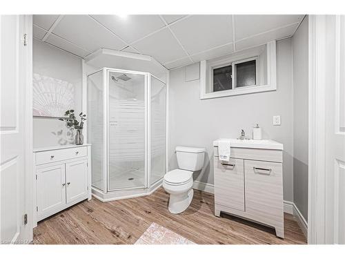 665 Montego Crescent, Burlington, ON - Indoor Photo Showing Bathroom