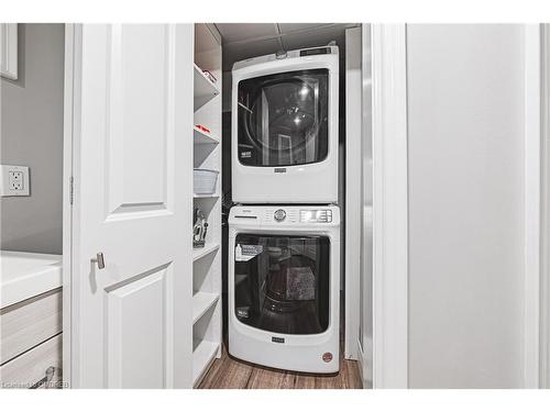 665 Montego Crescent, Burlington, ON - Indoor Photo Showing Laundry Room