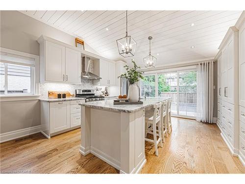 665 Montego Crescent, Burlington, ON - Indoor Photo Showing Kitchen With Upgraded Kitchen