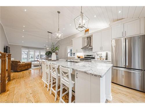 665 Montego Crescent, Burlington, ON - Indoor Photo Showing Kitchen With Upgraded Kitchen