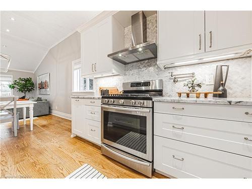 665 Montego Crescent, Burlington, ON - Indoor Photo Showing Kitchen With Upgraded Kitchen