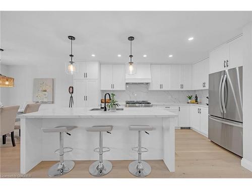 675 Woodview Road, Burlington, ON - Indoor Photo Showing Kitchen With Stainless Steel Kitchen With Upgraded Kitchen