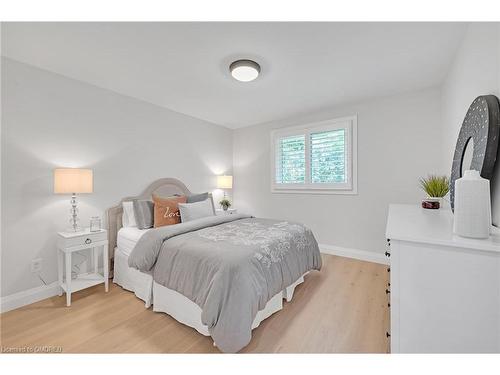 675 Woodview Road, Burlington, ON - Indoor Photo Showing Bedroom