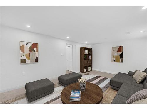 675 Woodview Road, Burlington, ON - Indoor Photo Showing Living Room