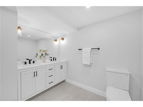 675 Woodview Road, Burlington, ON - Indoor Photo Showing Bathroom