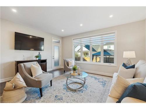 10 Campbell Street Street, Thorold, ON - Indoor Photo Showing Living Room