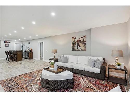 10 Campbell Street Street, Thorold, ON - Indoor Photo Showing Living Room