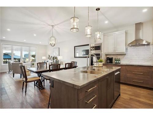 10 Campbell Street Street, Thorold, ON - Indoor Photo Showing Kitchen With Double Sink With Upgraded Kitchen