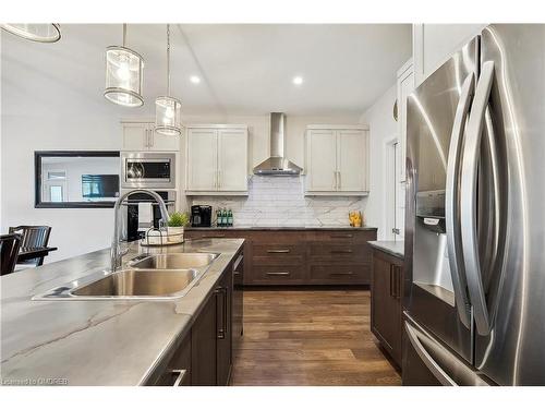 10 Campbell Street Street, Thorold, ON - Indoor Photo Showing Kitchen With Double Sink With Upgraded Kitchen