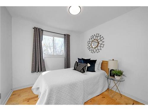 26-59 Maple Avenue, Georgetown, ON - Indoor Photo Showing Bedroom