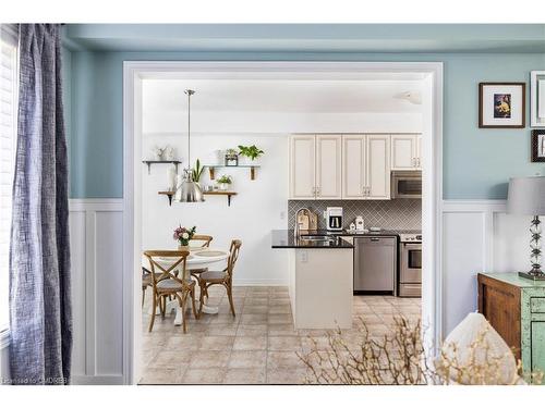 2037 Trawden Way, Oakville, ON - Indoor Photo Showing Kitchen