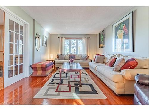 2080 Sixth Line, Oakville, ON - Indoor Photo Showing Living Room