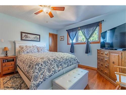 2080 Sixth Line, Oakville, ON - Indoor Photo Showing Bedroom