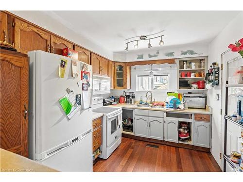 47 Barnesdale Avenue N, Hamilton, ON - Indoor Photo Showing Kitchen With Double Sink