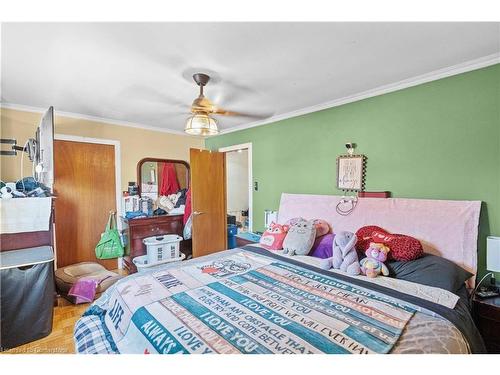 47 Barnesdale Avenue N, Hamilton, ON - Indoor Photo Showing Bedroom