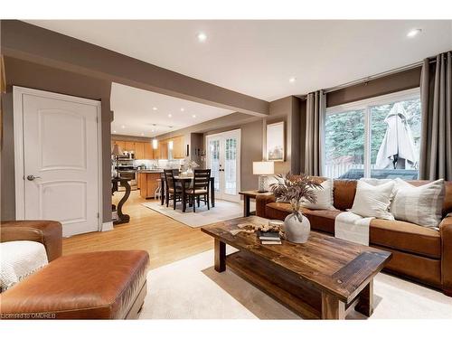 400 Claremont Crescent, Oakville, ON - Indoor Photo Showing Living Room