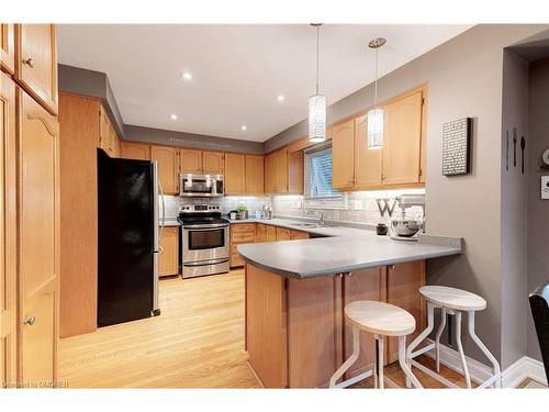 400 Claremont Crescent, Oakville, ON - Indoor Photo Showing Kitchen