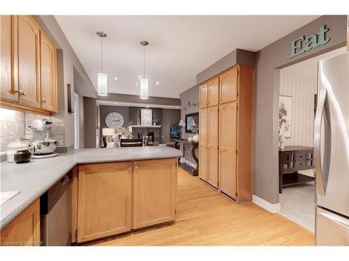 400 Claremont Crescent, Oakville, ON - Indoor Photo Showing Kitchen