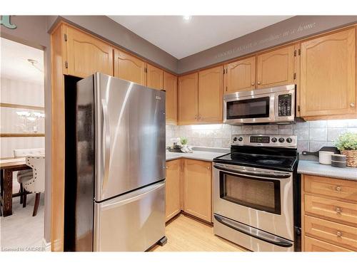 400 Claremont Crescent, Oakville, ON - Indoor Photo Showing Kitchen