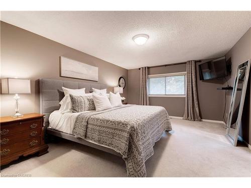 400 Claremont Crescent, Oakville, ON - Indoor Photo Showing Bedroom