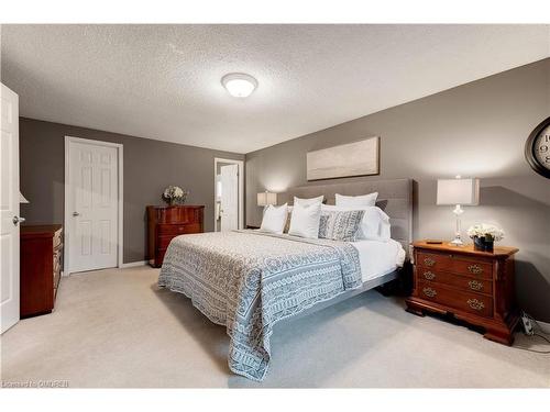 400 Claremont Crescent, Oakville, ON - Indoor Photo Showing Bedroom