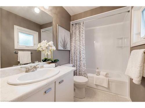 400 Claremont Crescent, Oakville, ON - Indoor Photo Showing Bathroom