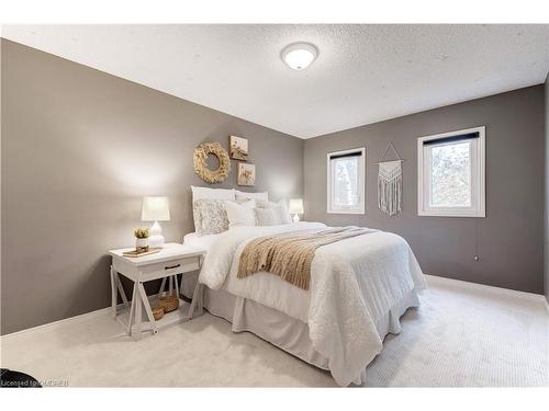 400 Claremont Crescent, Oakville, ON - Indoor Photo Showing Bedroom