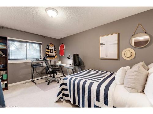 400 Claremont Crescent, Oakville, ON - Indoor Photo Showing Bedroom