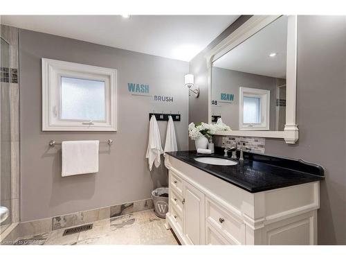 400 Claremont Crescent, Oakville, ON - Indoor Photo Showing Bathroom