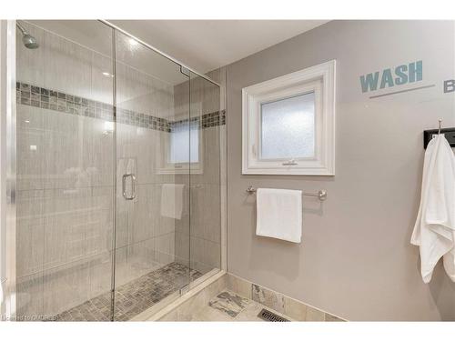 400 Claremont Crescent, Oakville, ON - Indoor Photo Showing Bathroom