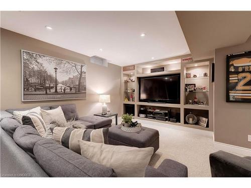 400 Claremont Crescent, Oakville, ON - Indoor Photo Showing Living Room