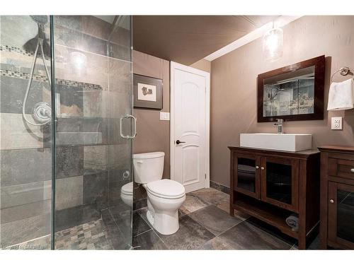 400 Claremont Crescent, Oakville, ON - Indoor Photo Showing Bathroom