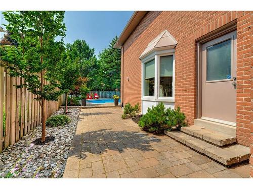 400 Claremont Crescent, Oakville, ON - Outdoor