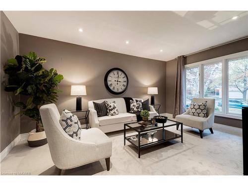 400 Claremont Crescent, Oakville, ON - Indoor Photo Showing Living Room