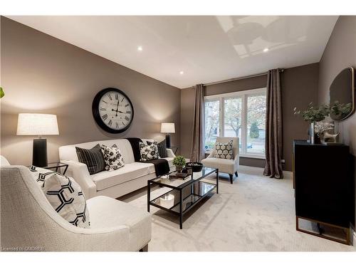 400 Claremont Crescent, Oakville, ON - Indoor Photo Showing Living Room