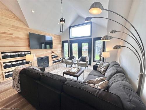 796363 Grey 19 Road, The Blue Mountains, ON - Indoor Photo Showing Living Room With Fireplace